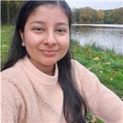 Soy Trabajadora Social, con formación artística en teatro y me gusta pintar, mis clases van dirigidas a toda persona que quiera aprender de forma más divertida